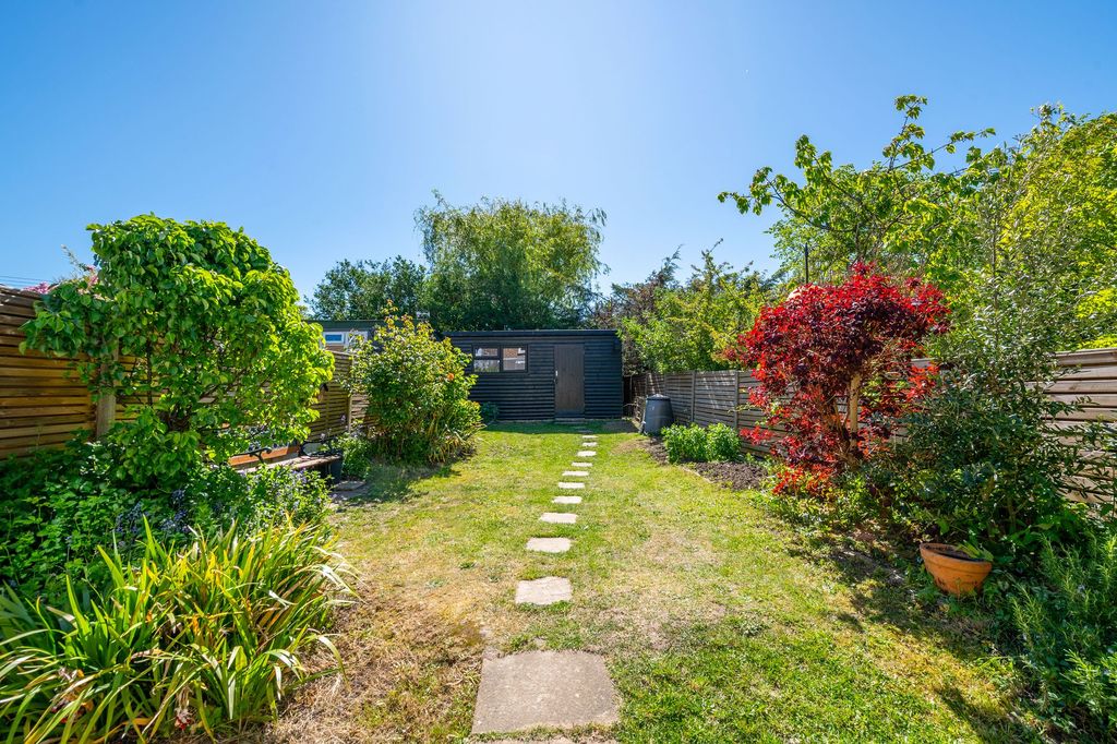 Property photo 2 of 25