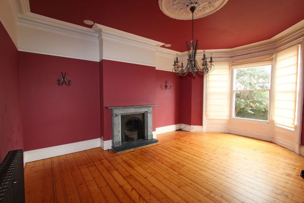 Property photo 3 of 35