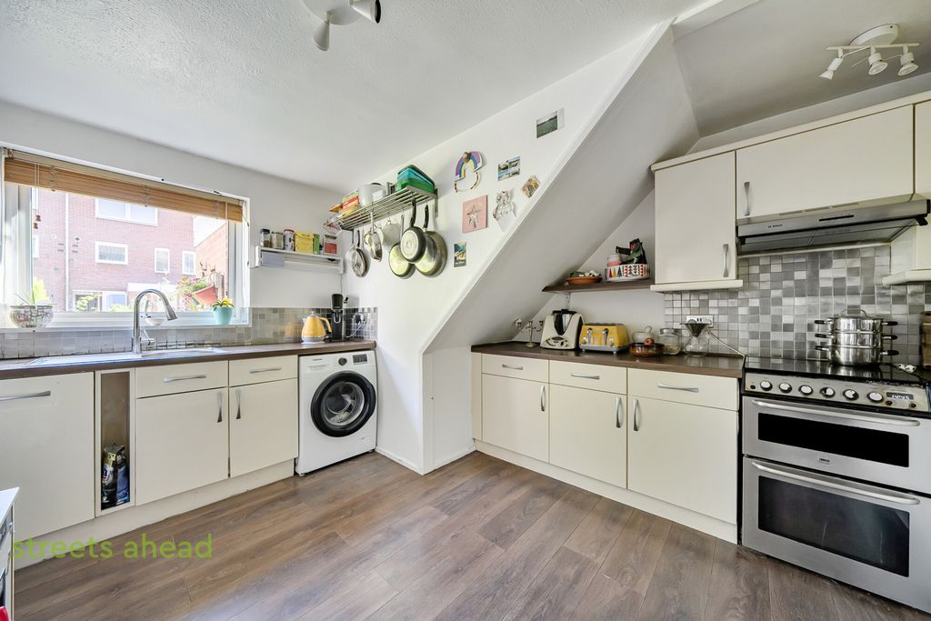 Property photo 3 of 21 7710Ed28-dc99-472...