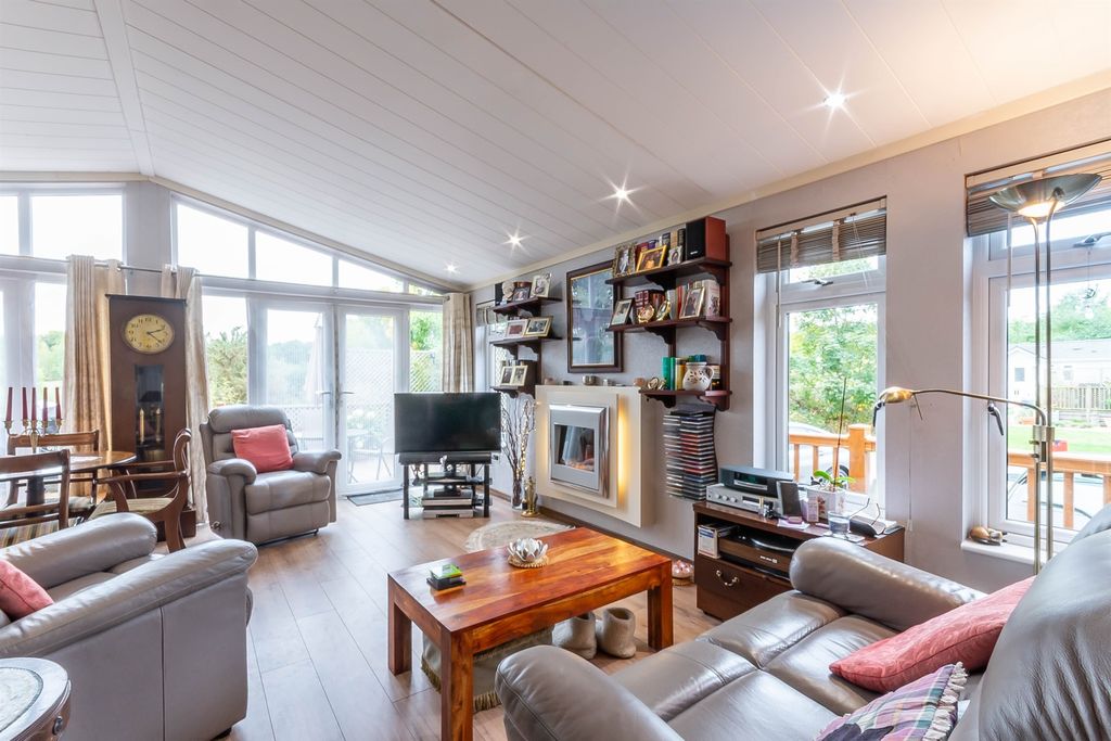 Property photo 3 of 18 Lounge Dining Area