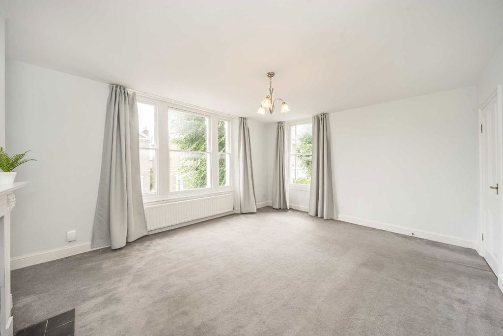 Property photo 3 of 4