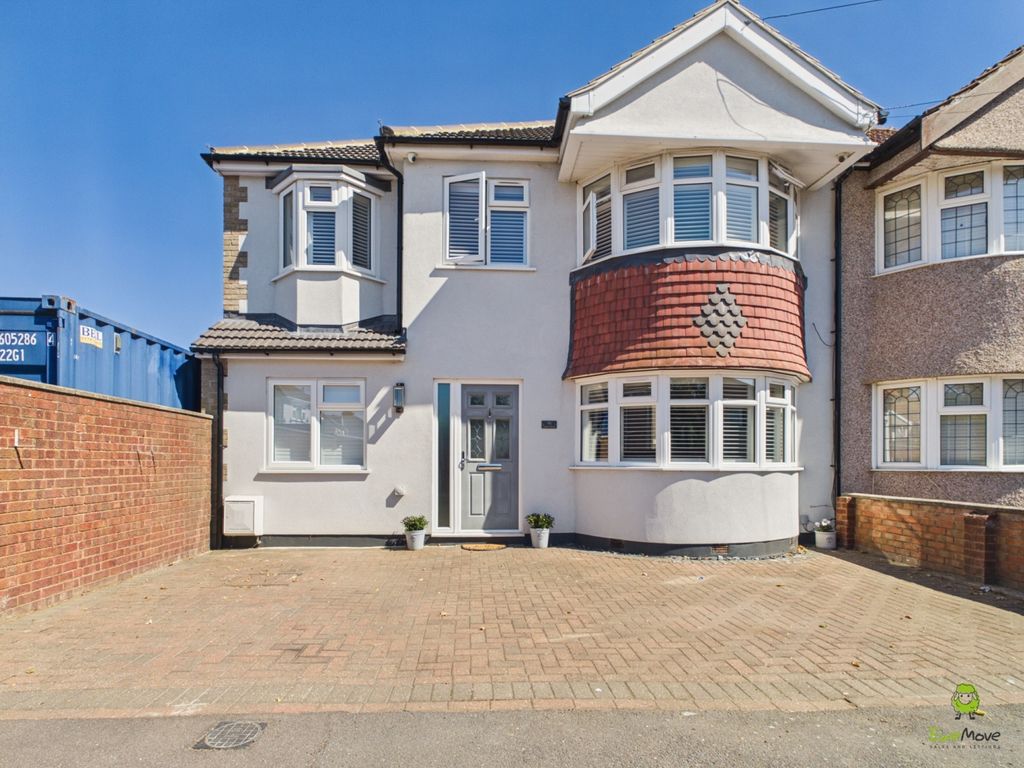 Property photo 1 of 21 Front Aspect Presented By James Hillier Of Ewemove