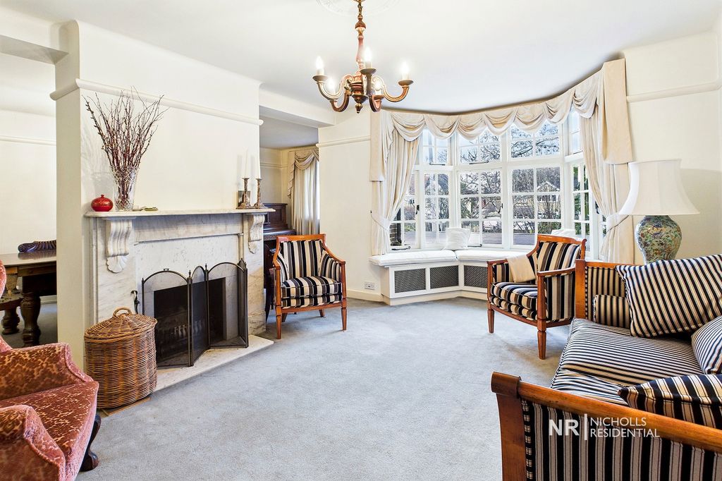 Property photo 3 of 25 Lounge