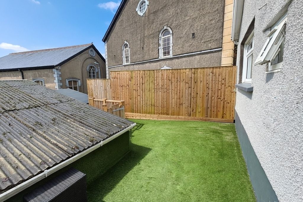 Property photo 2 of 21