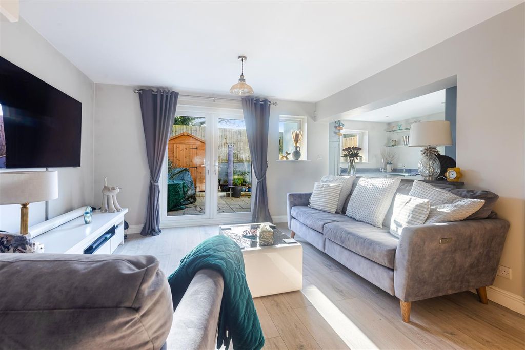 Property photo 3 of 21 A12 - 7 Oakwood Close Dartmouth - 251117.Jpg