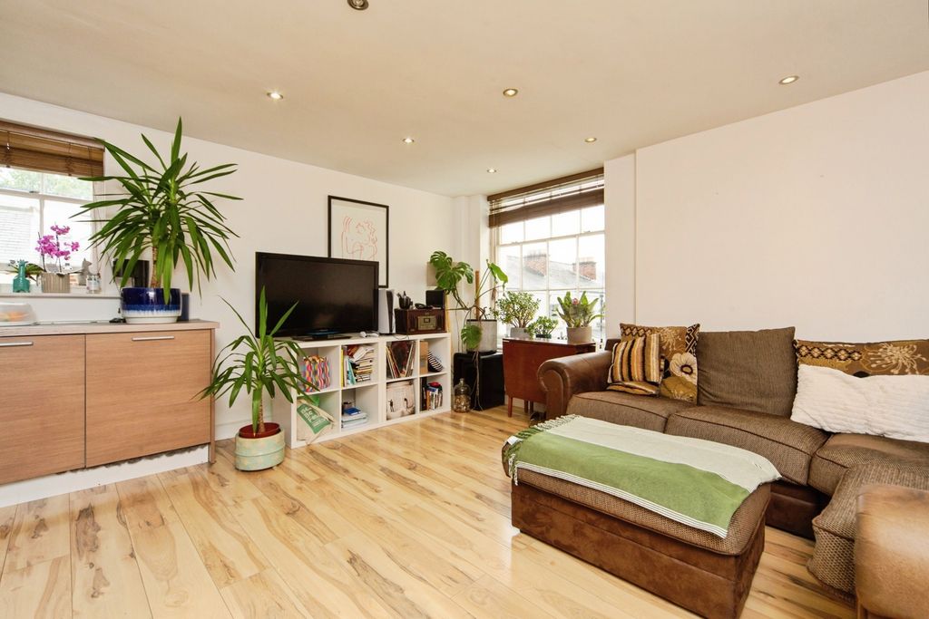 Property photo 3 of 17 Pbox-Img.Jpg