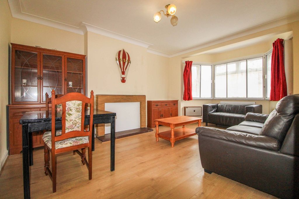 Property photo 2 of 17 Gallery