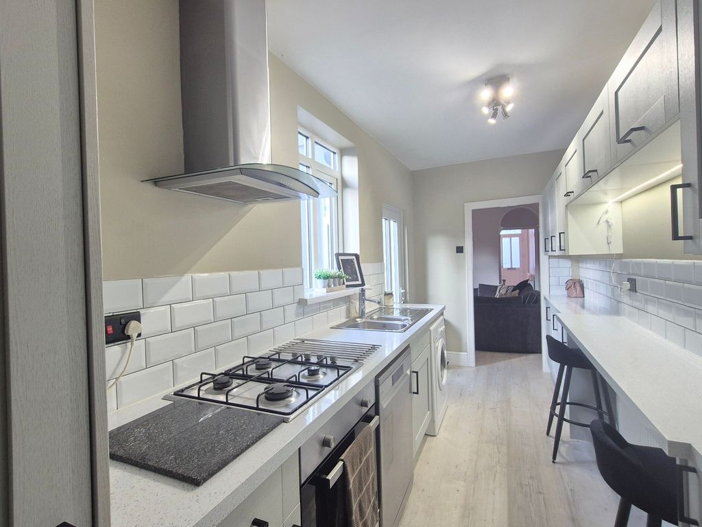 Property photo 3 of 15 Kitchen