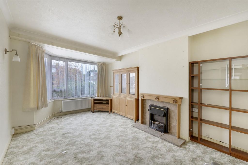 Property photo 2 of 11 03.