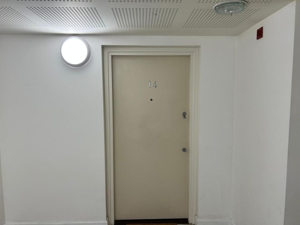 Property photo 2 of 17 Hallway
