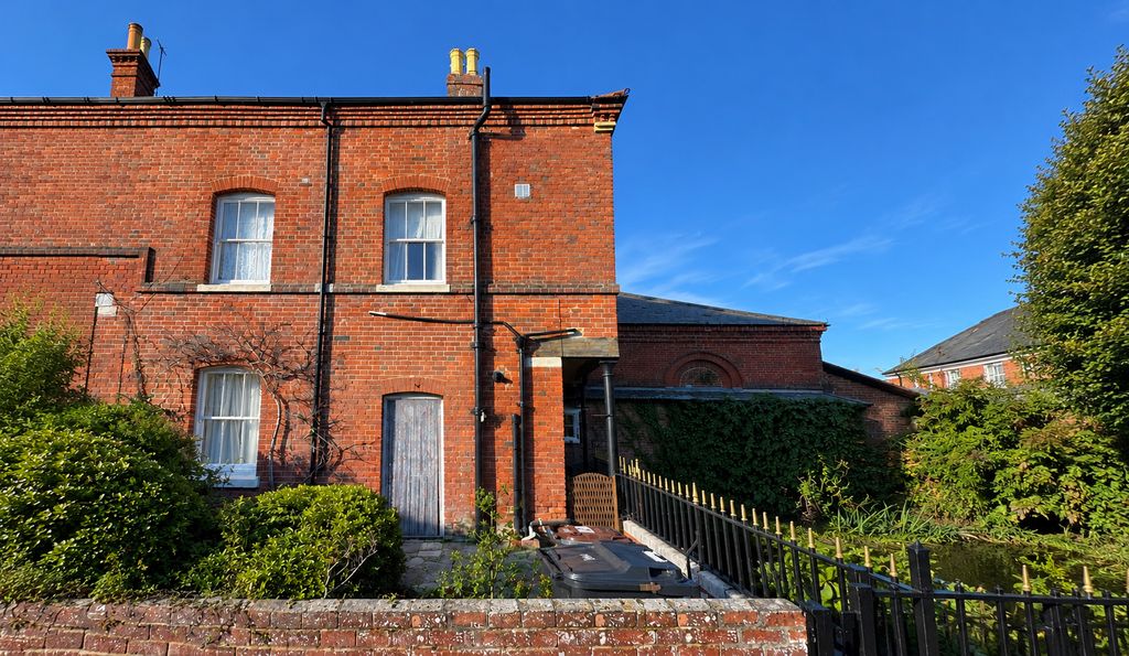Property photo 1 of 3