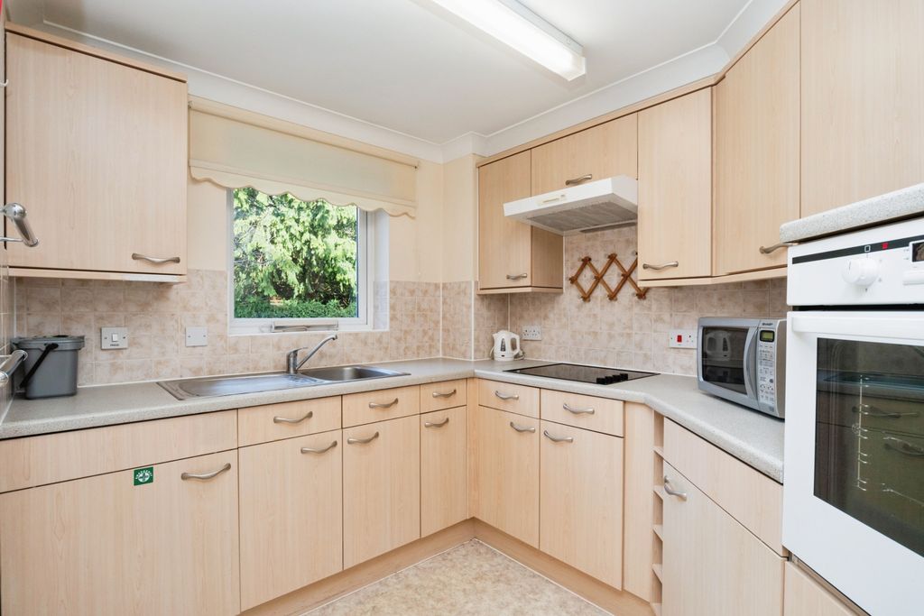 Property photo 3 of 11 Kitchen