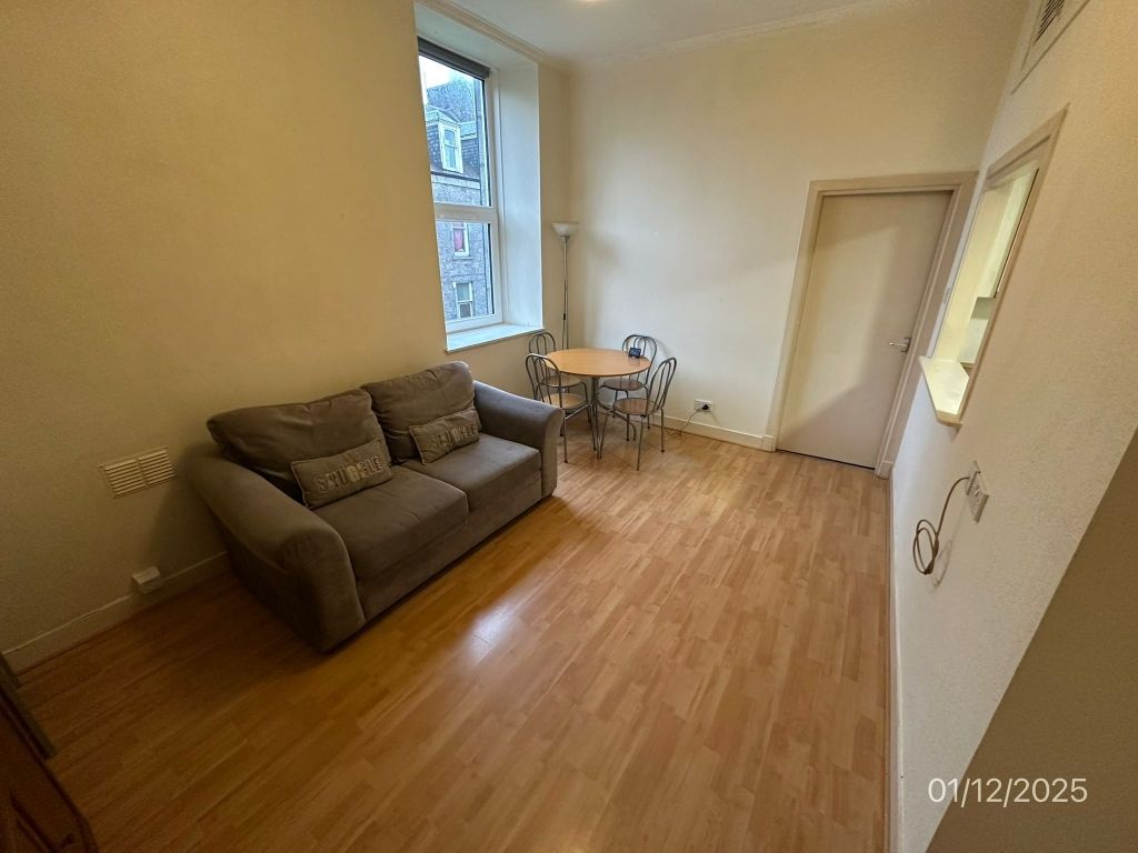 Property photo 1 of 8 Lounge/Dining