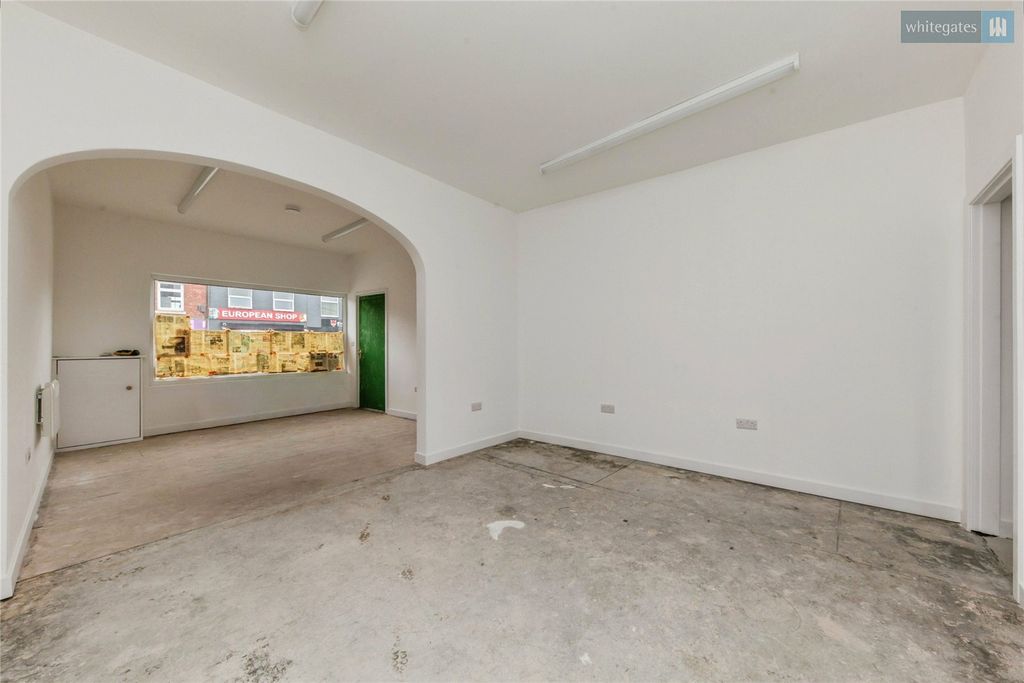 Property photo 2 of 27 Picture No. 01