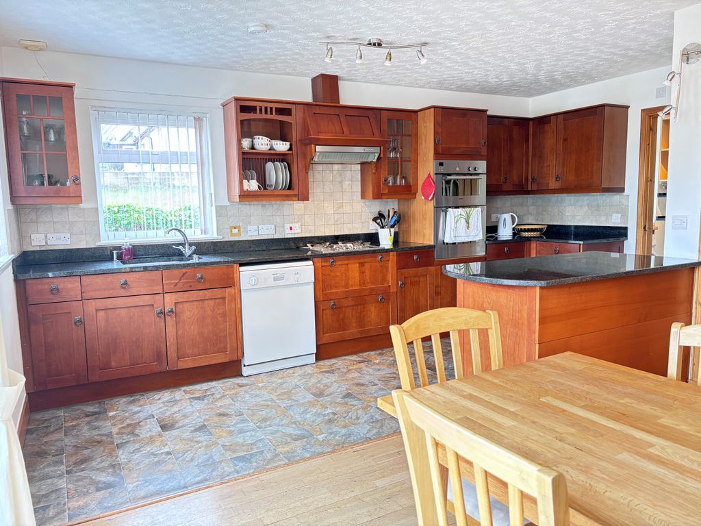 Property photo 3 of 23 Kitchen 