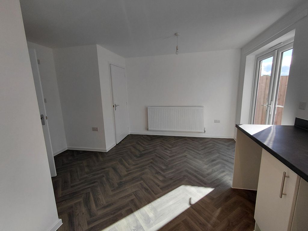 Property photo 3 of 11 Typical Interior
