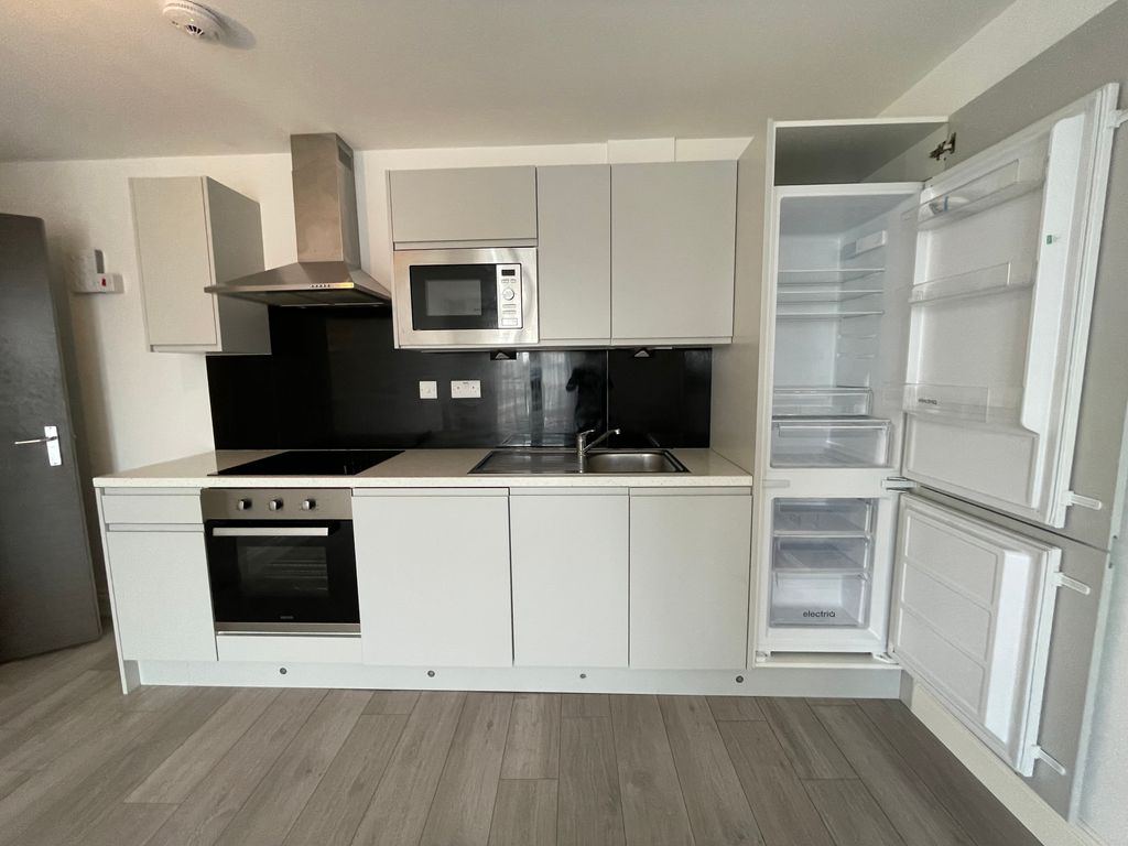 Property photo 3 of 6 Kitchen