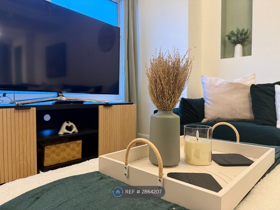 Property photo 2 of 21 Lounge