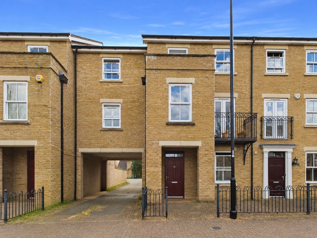 Property photo 1 of 27 Ewemove Estate Agents Basingstoke -Rockbourne Road