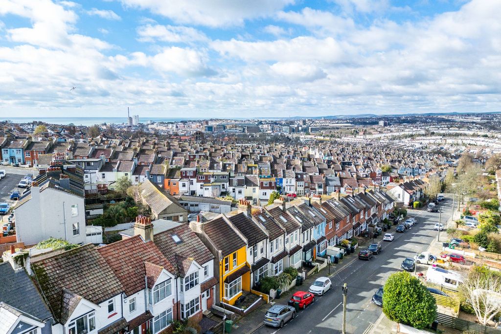 Property photo 3 of 30