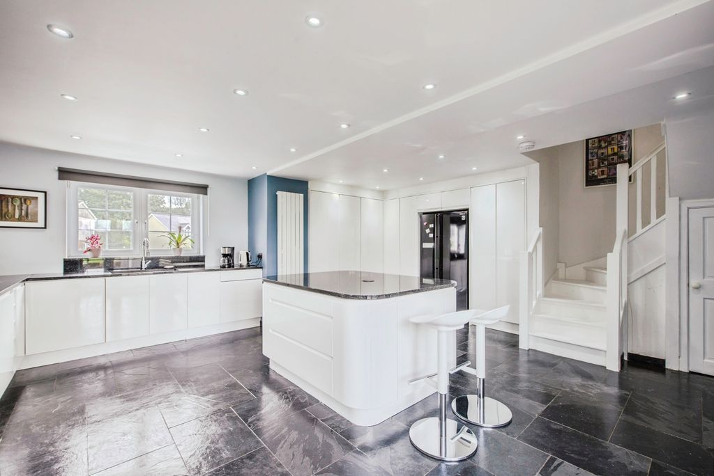 Property photo 3 of 17 Photo