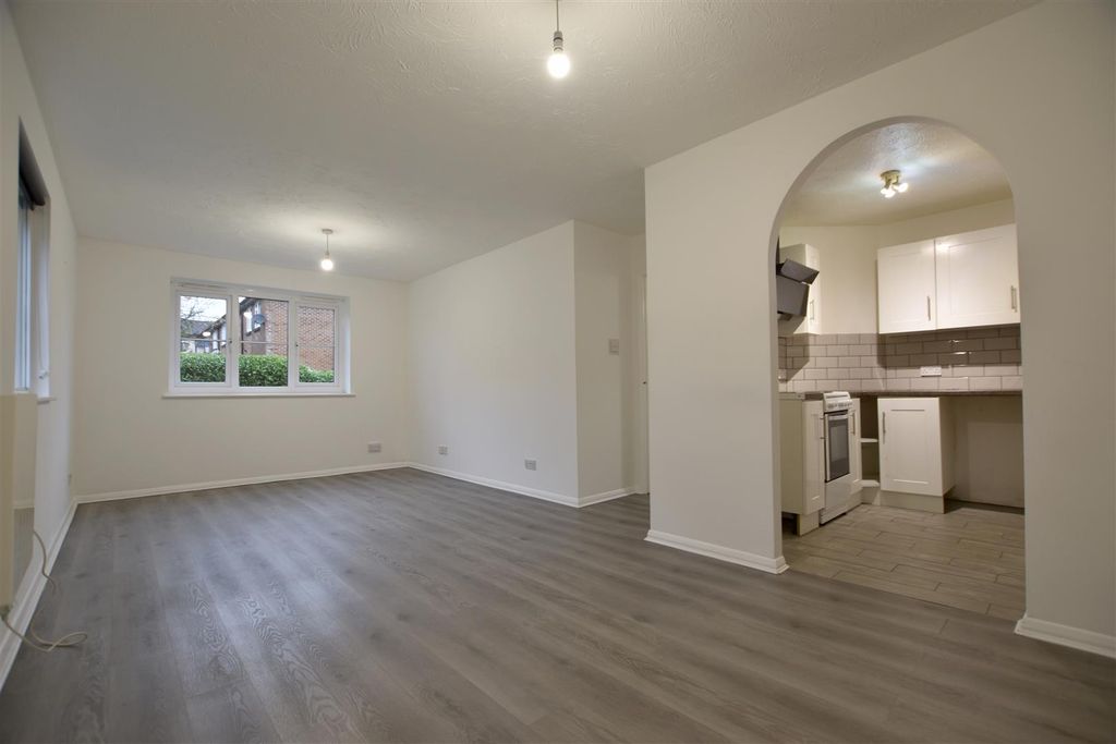 Property photo 2 of 6 Lounge.Jpg