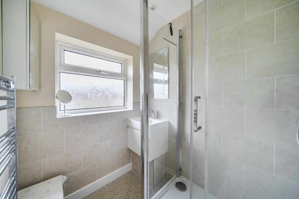 Property photo 3 of 18 Bathroom