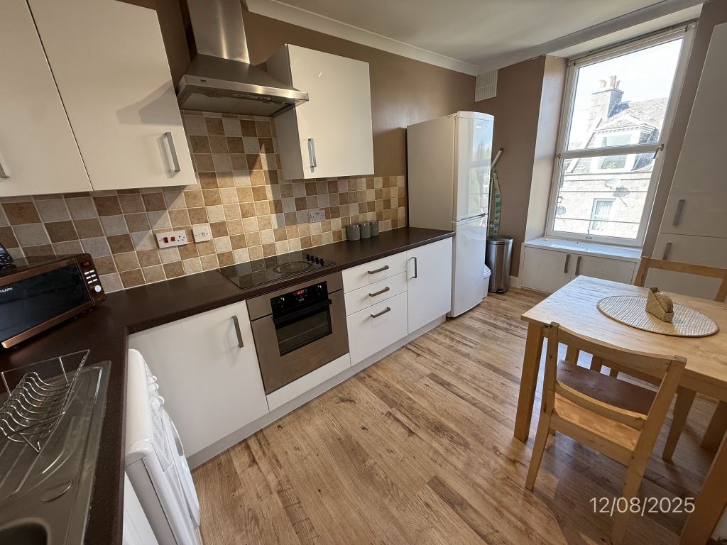 Property photo 2 of 9 Kitchen