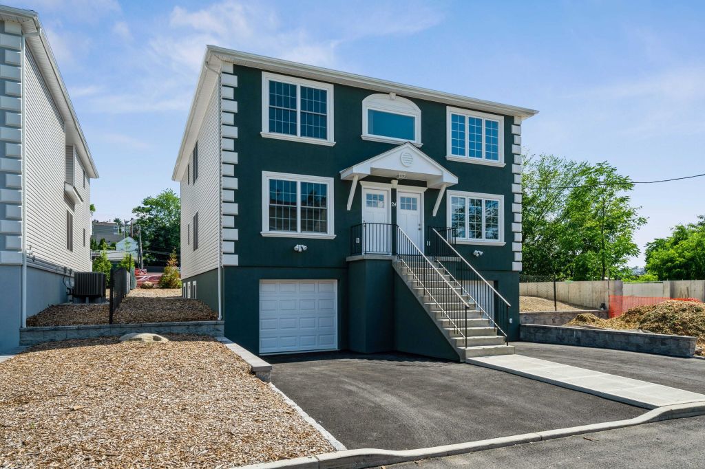 Property photo 1 of 31