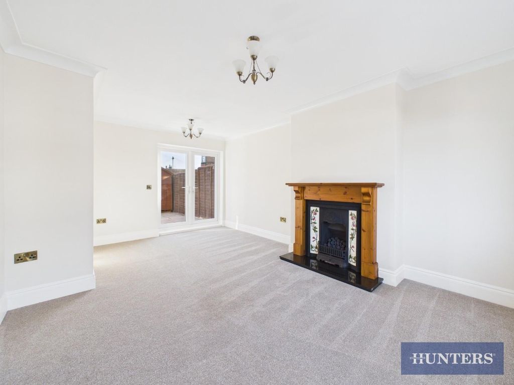 Property photo 3 of 18 Living Room