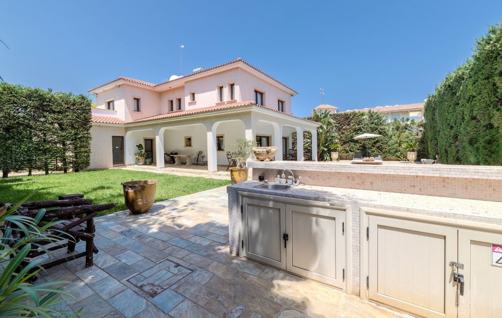 Property photo 2 of 30