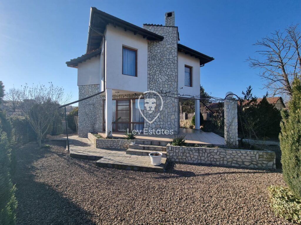 Property photo 1 of 18