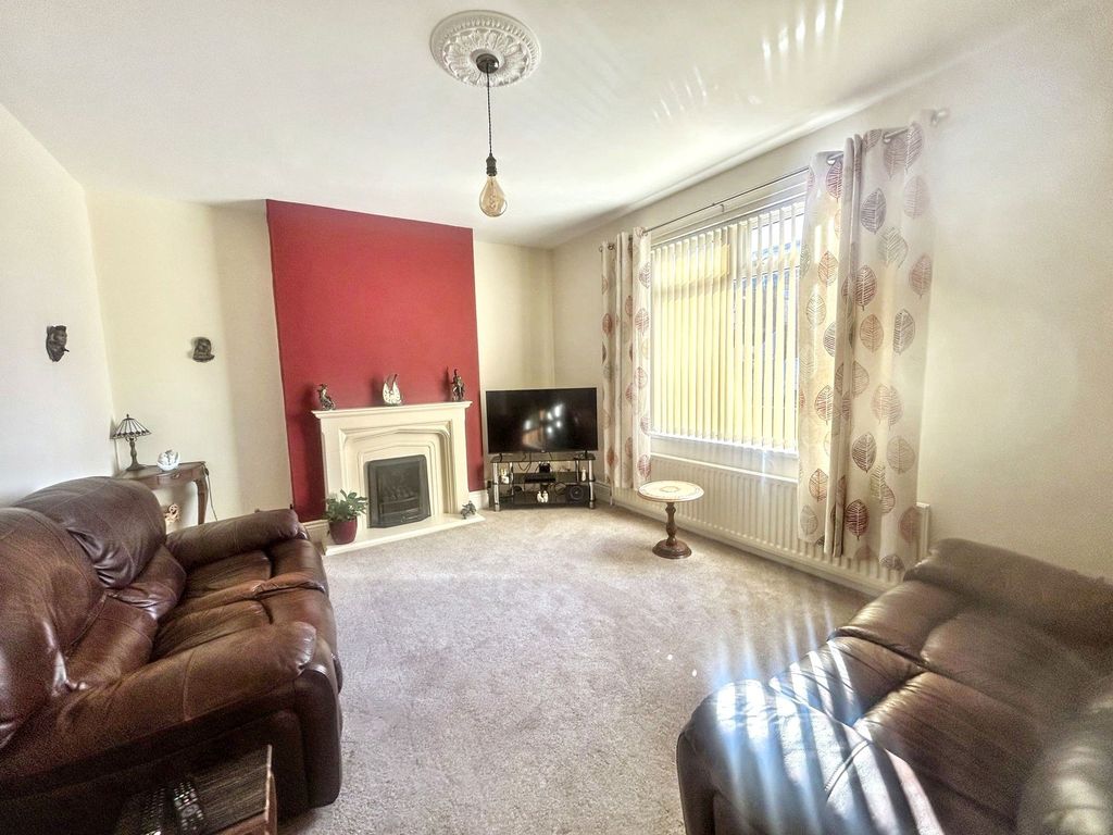 Property photo 2 of 25
