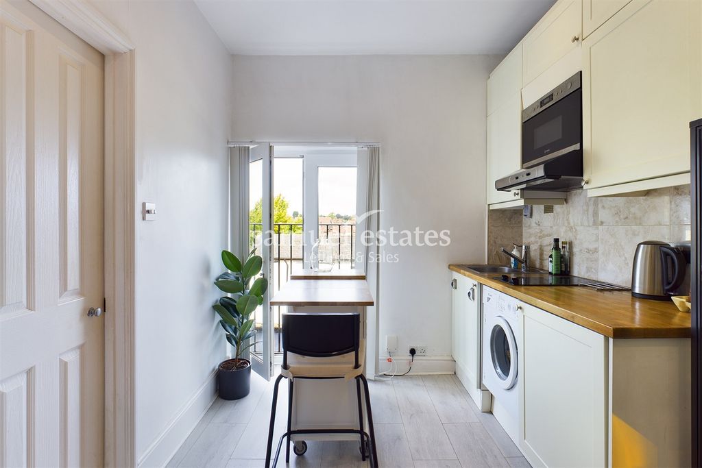 Property photo 3 of 6 Kitchen