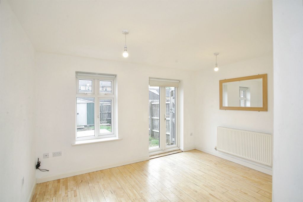 Property photo 2 of 21