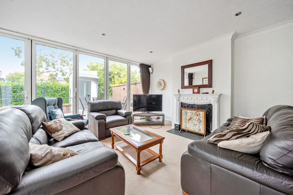 Property photo 3 of 12