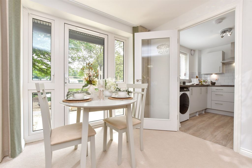 Property photo 3 of 10 Dining Area