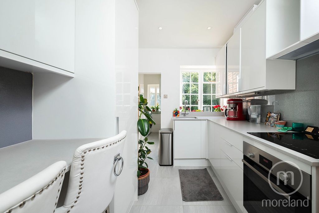 Property photo 3 of 10 4291694