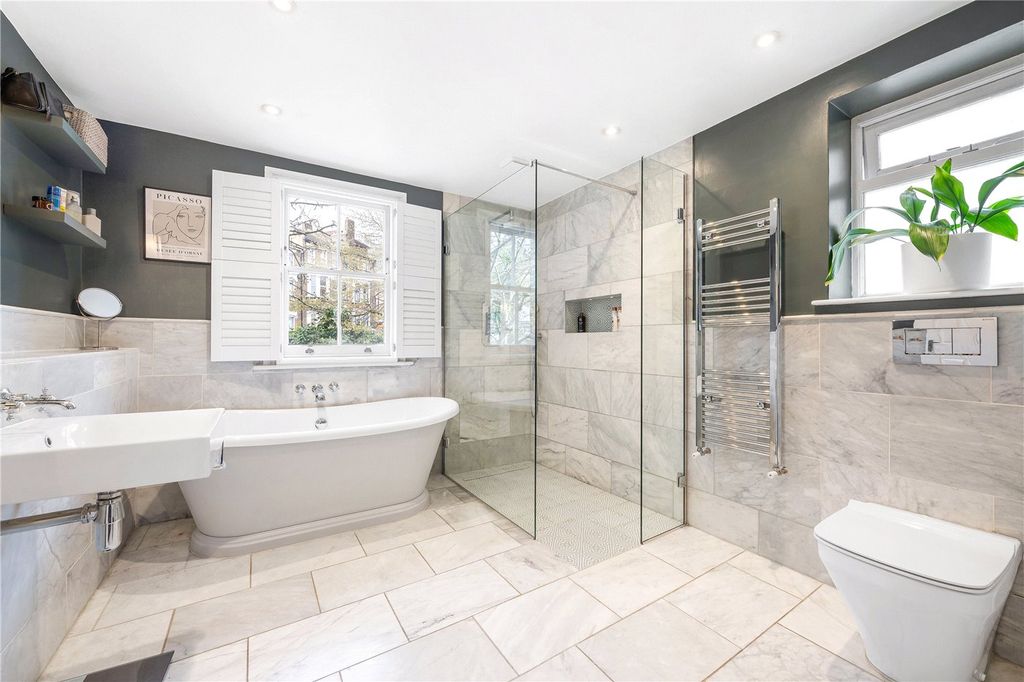 Property photo 2 of 13 Bathroom