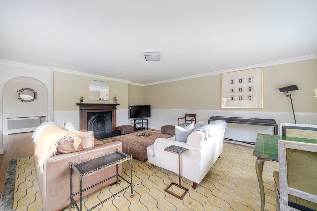 Property photo 2 of 18