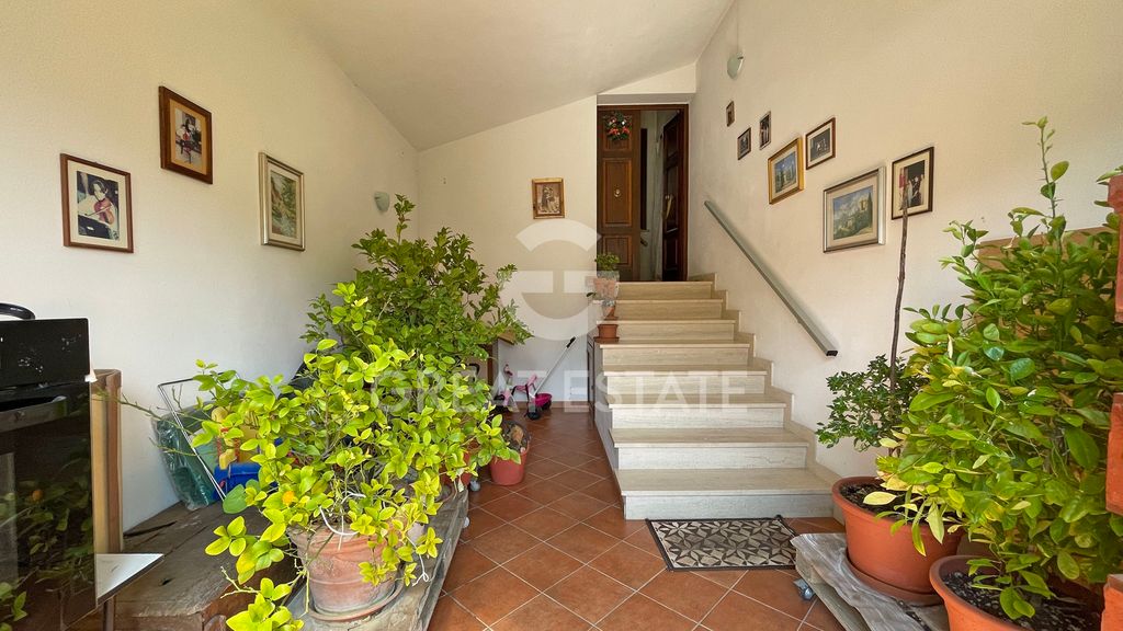 Property photo 2 of 28 Interiors