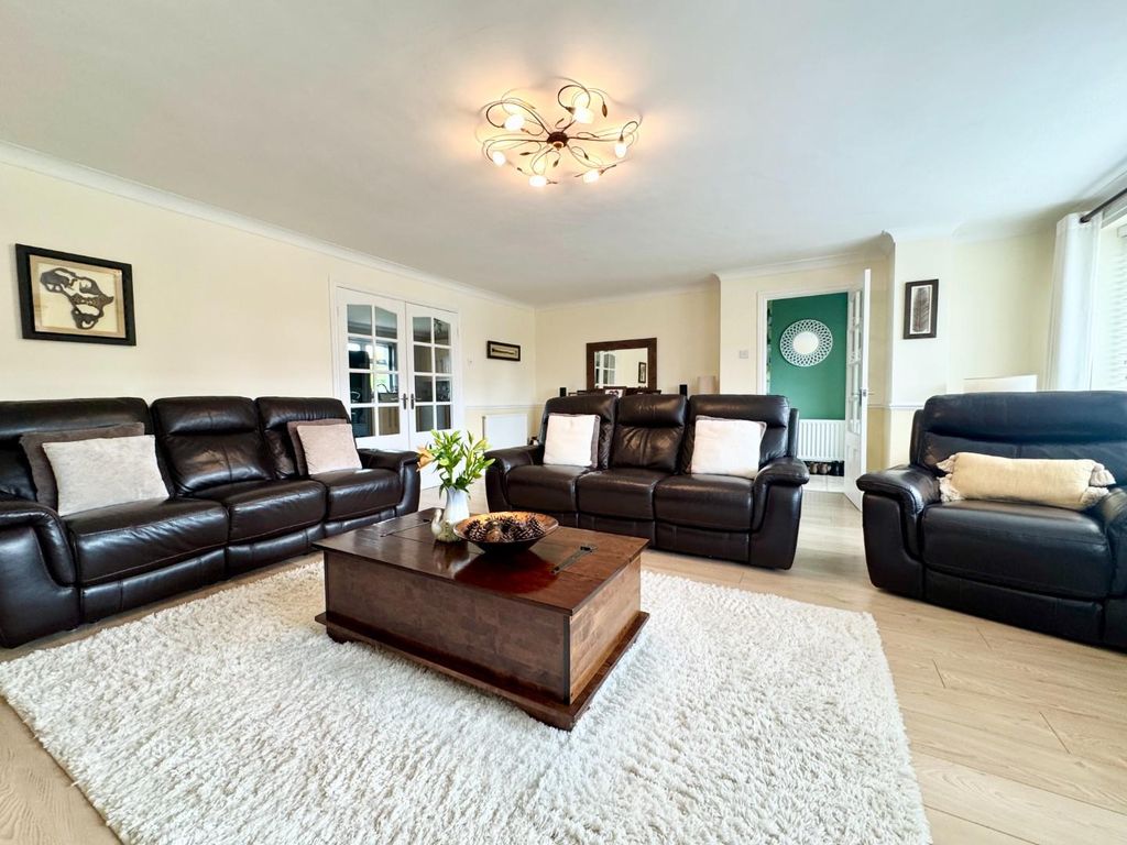 Property photo 3 of 28