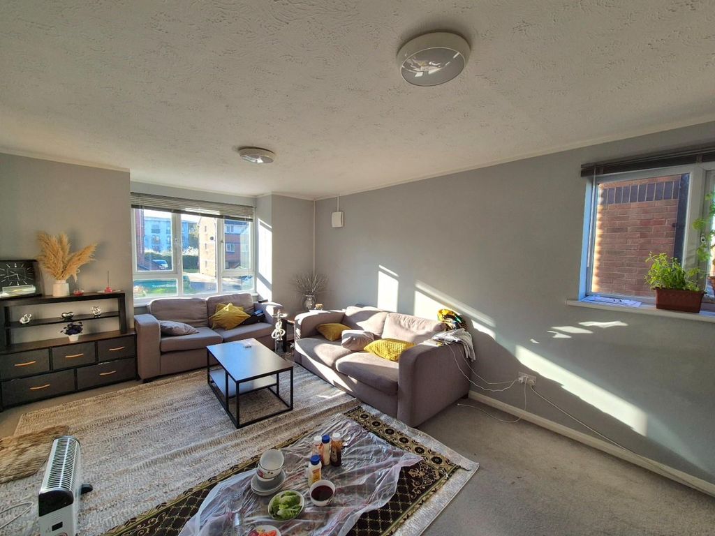Property photo 1 of 5