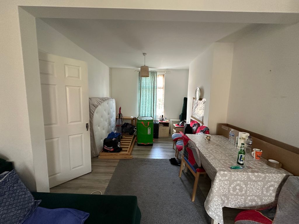Property photo 2 of 18 Image