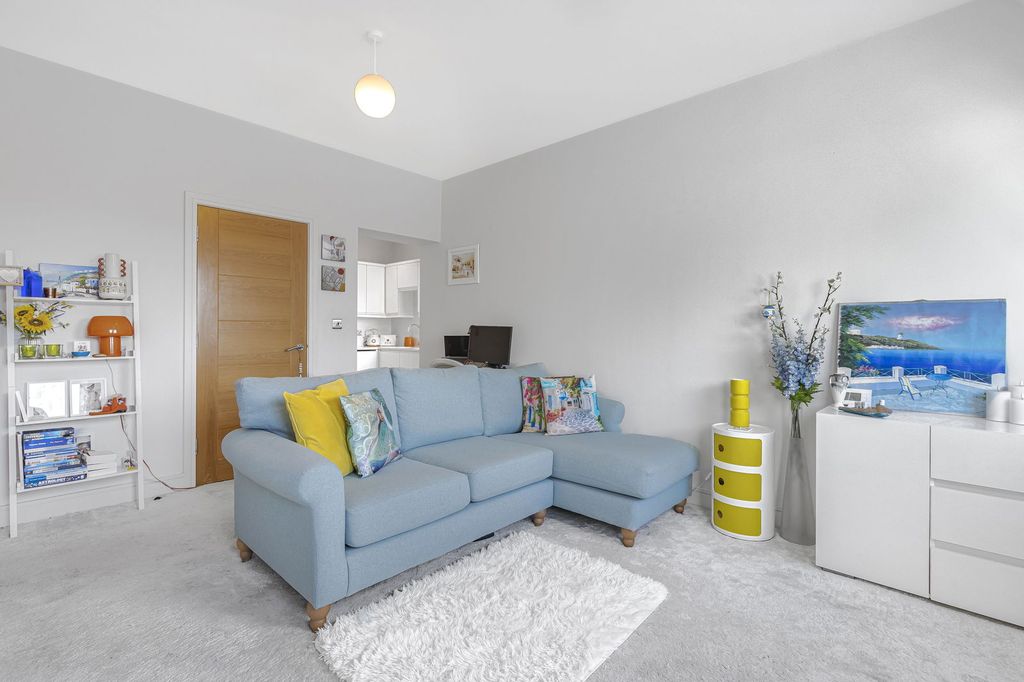 Property photo 3 of 8