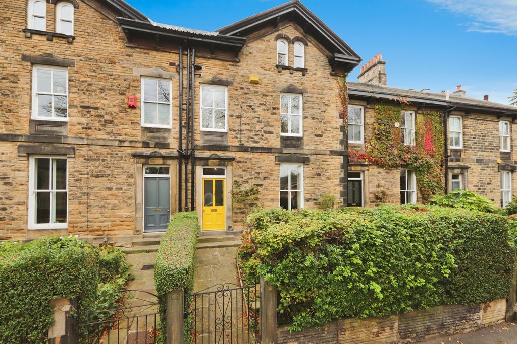 Property photo 1 of 20 External