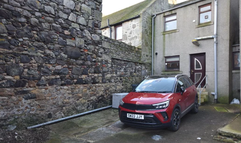 Property photo 1 of 11