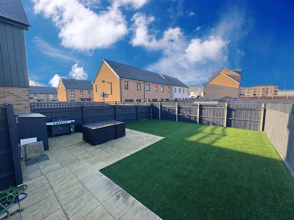 Property photo 2 of 24