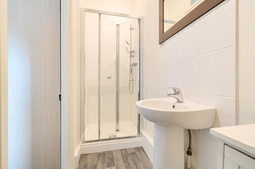 Property photo 3 of 10 Bathroom