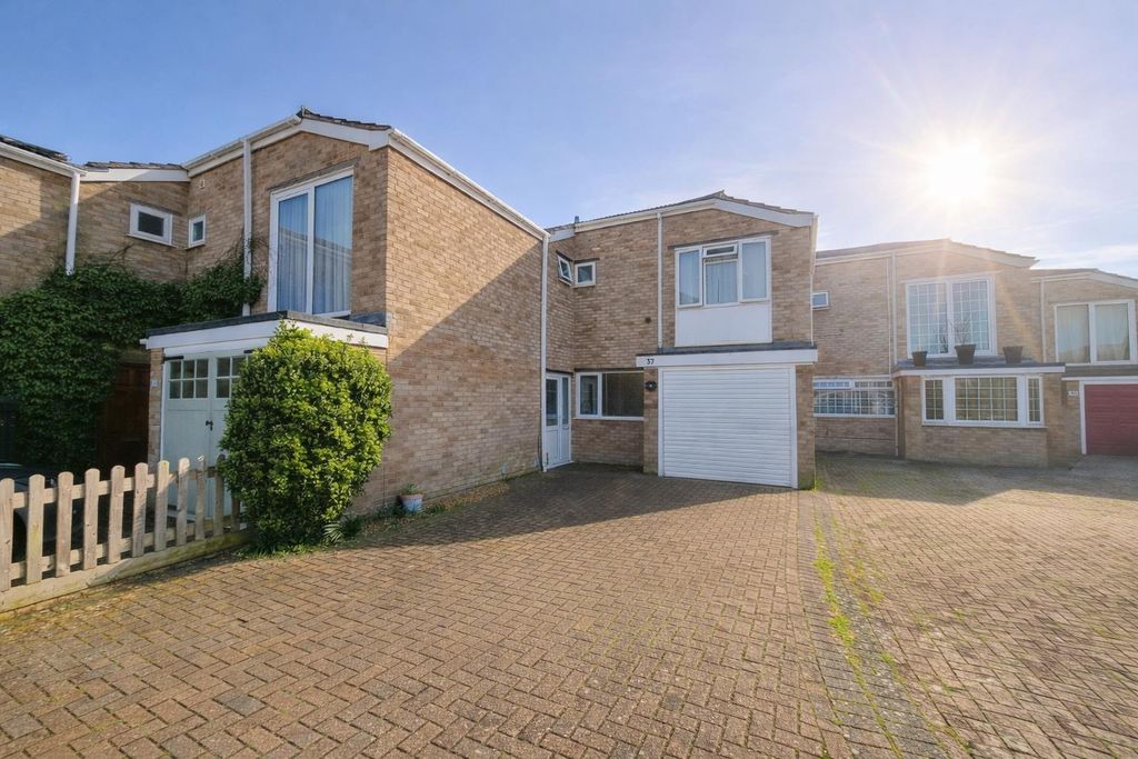 Property photo 1 of 9 Exterior